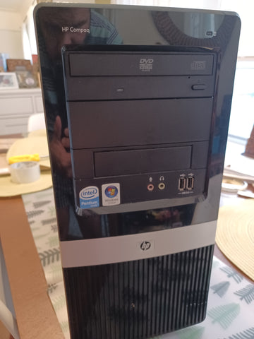 HP DESKTOP COMPUTER (FOR PARTS)